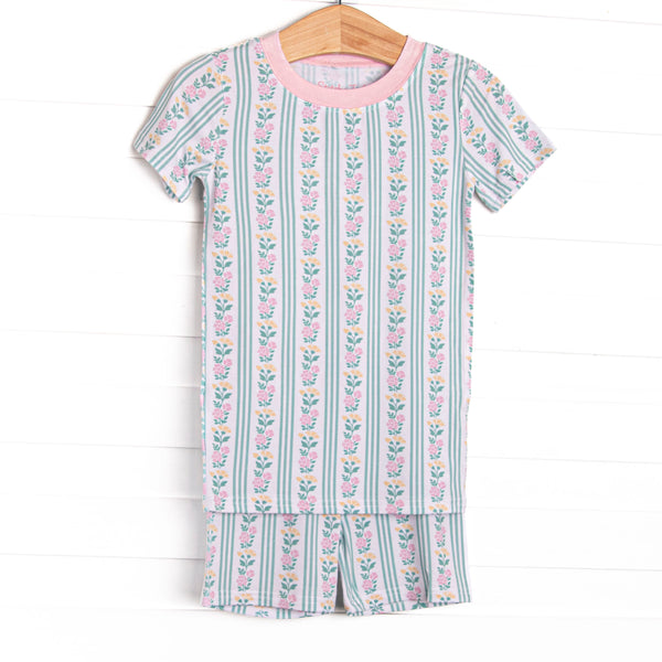 This set is made of the extremely soft, stretchy bamboo viscose fabric that feels like butter and features a green floral print.