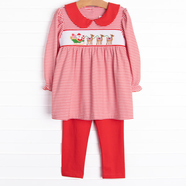  This set&nbsp;features a top with a red striped print, a red peter pan collar, and a smocking of Santa's Sleigh. Coordinating red leggings to match. 