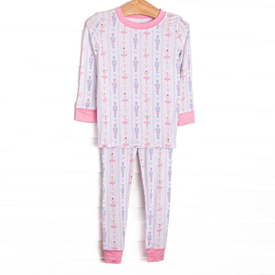 This set&nbsp;is made of the extremely soft, stretchy bamboo viscose fabric that feels like butter and features a nutcracker print.