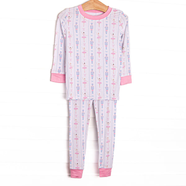 This set&nbsp;is made of the extremely soft, stretchy bamboo viscose fabric that feels like butter and features a nutcracker print.