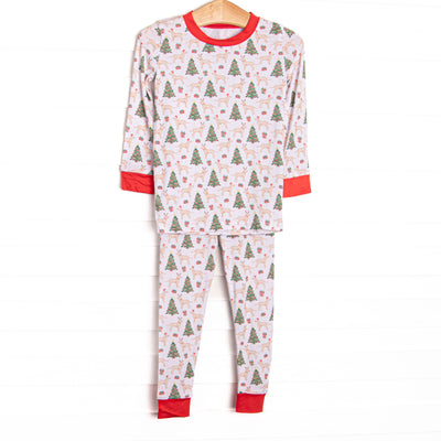  This set is made of the extremely soft, stretchy bamboo viscose fabric that feels like butter and features a Christmas puppies print. 