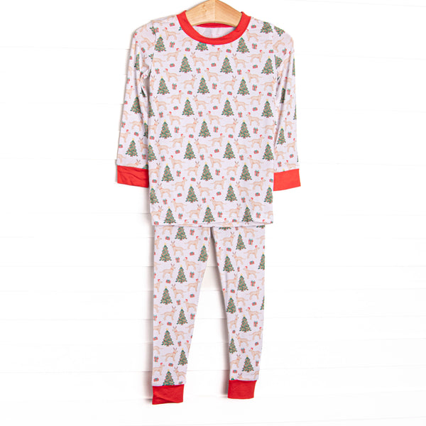  This set is made of the extremely soft, stretchy bamboo viscose fabric that feels like butter and features a Christmas puppies print. 