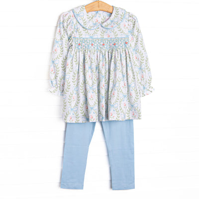 This set features a blue floral print top with a Peter Pan collar and a dainty smocking. Coordinating blue leggings to match.