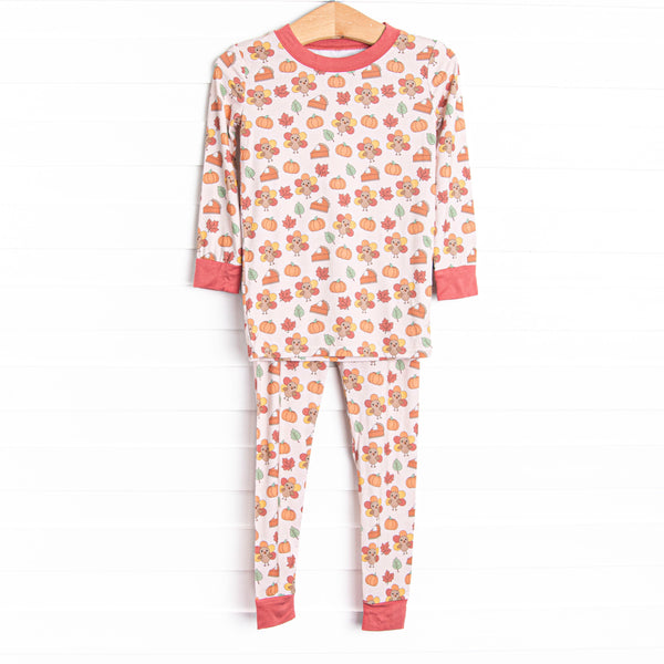 This set is made of the extremely soft, stretchy bamboo viscose fabric that feels like butter and features an autumn print.