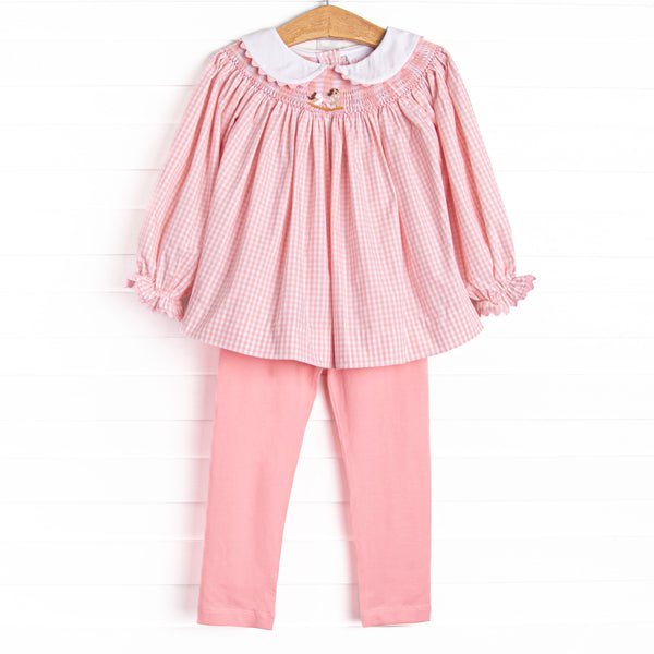  This set features a pink gingham print, a peter pan collar with ric rac trim, and a rocking horse smocking. Coordinating pink leggings to match. 