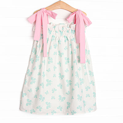  This set features an butterfly print, elastic trim, and pink shoulder ties. 