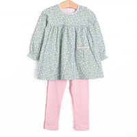  This set features a top in&nbsp; green floral print, light pink trim, and a front pocket detail. Coordinating light pink leggings to match. 