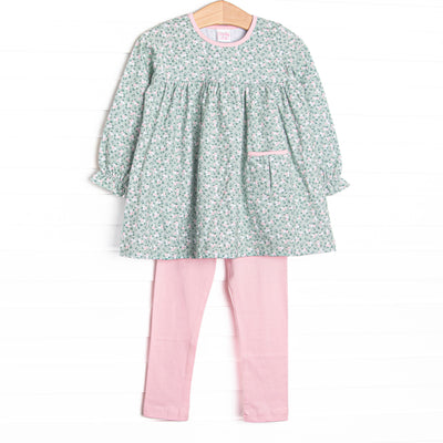  This set features a top in&nbsp; green floral print, light pink trim, and a front pocket detail. Coordinating light pink leggings to match. 