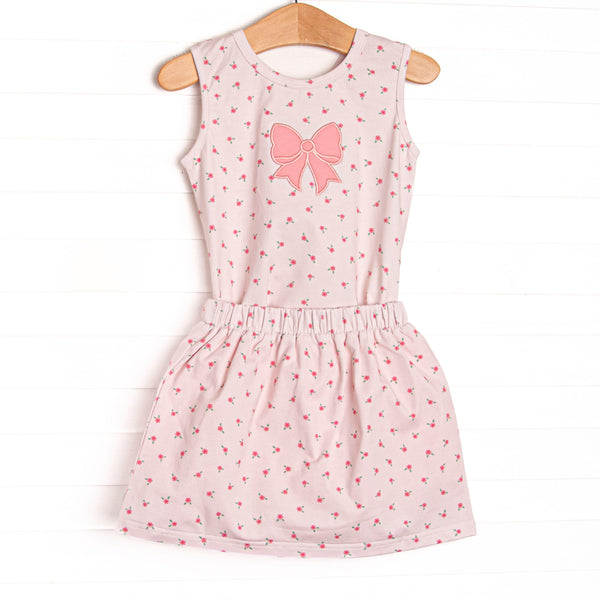  This set features a dainty pink floral print, pink bow applique and matching skirt. 