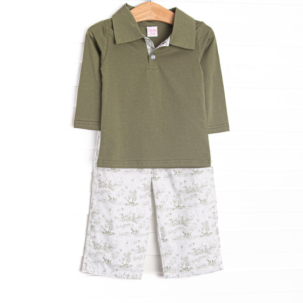 This set features a green top, a square collar, and front buttons. Coordinating green hunting dog printed pants to match.