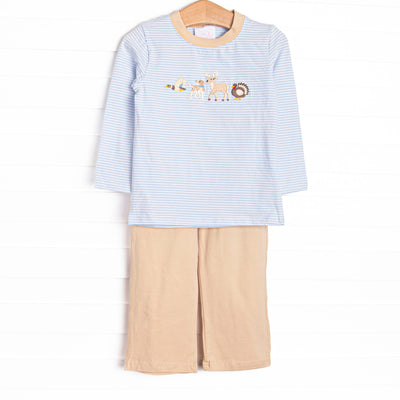  This set features blue striped fabric, tan trim, and farm animal applique. Coordinating tan pants to match. 