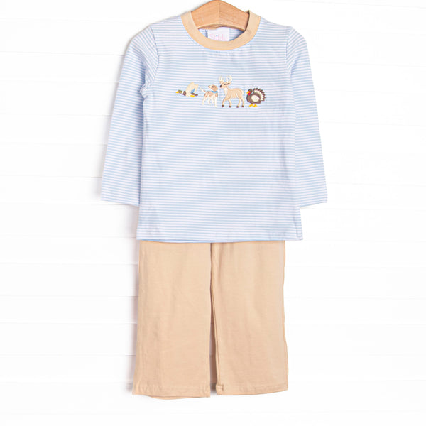  This set features blue striped fabric, tan trim, and farm animal applique. Coordinating tan pants to match. 