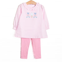This set features pink striped fabric, a ruffle collar, and golf applique. Coordinating pink leggings to match.