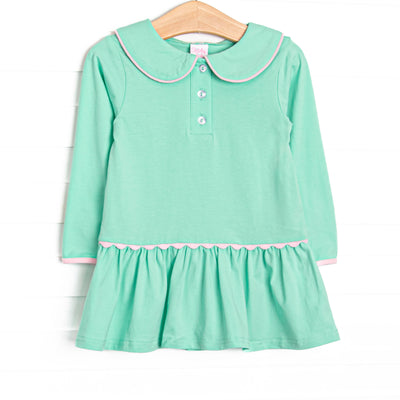  This dress features green fabric, a Peter Pan collar, front buttons, and pink ric rac trim. 