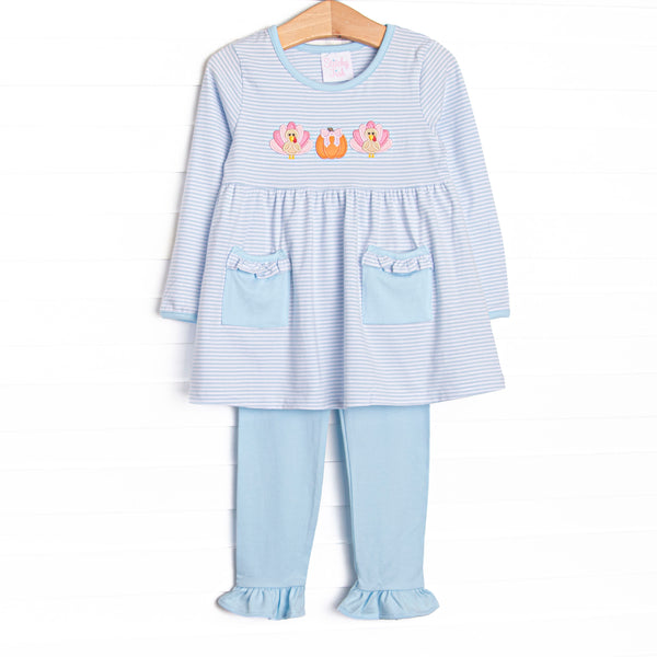 This set features light blue striped knit fabric, pumpkin and turkey applique, and front pockets. Coordinating blue ruffle leggings to match.