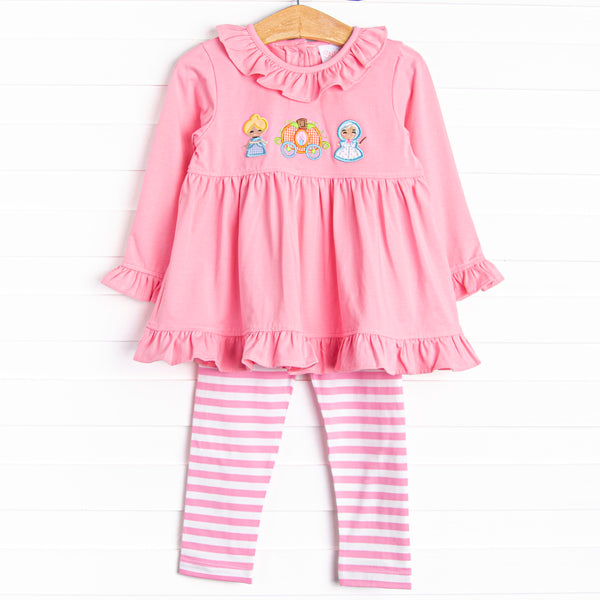  This legging set features long ruffle sleeves, coordinating pink stripe leggings, and an adorable princess applique. 