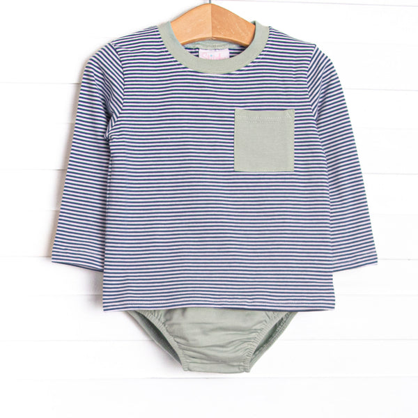  The set features soft knit material, a front pocket, and a coordinating diaper cover. 