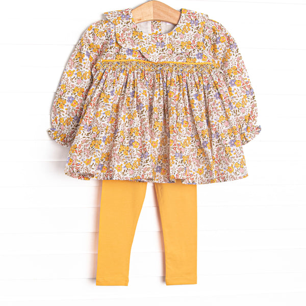 This set features a yellow floral print, a scalloped collar, and a dainty smocking. Coordinating yellow leggings to match.