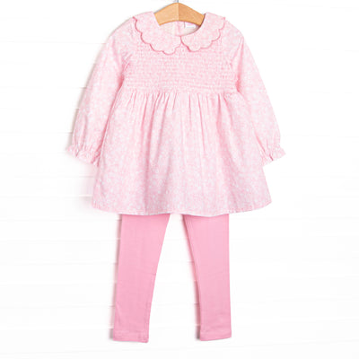  This set features a pink floral print, a scallop Peter Pan collar, and smocking on the chest. Coordinating pink leggings to match. 