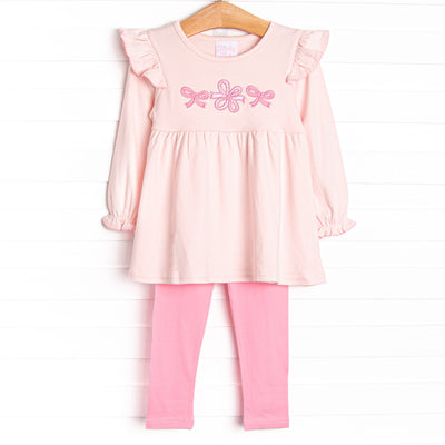  This set features a pink top with ruffle trim and ribbons appliques. Coordinating pink leggings to match. 