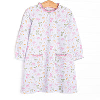  This dress features a leaves and bows print, a ruffle neck, and ruffle front pockets. 
