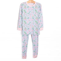 This set is made of the extremely soft, stretchy bamboo viscose fabric that feels like butter and features an Asian themed print. 