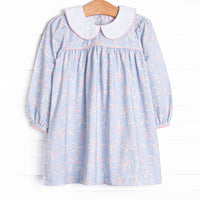  This dress features a bow print, a peter pan collar, and picot trim. 