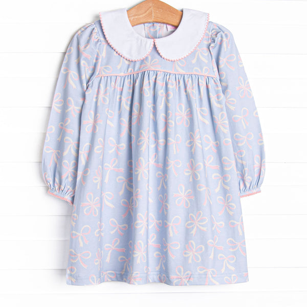  This dress features a bow print, a peter pan collar, and picot trim. 