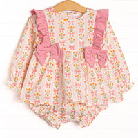  This set features pink floral and bow print, pink ruffles, and bows on the sides. Matching diaper cover to complete the set. 