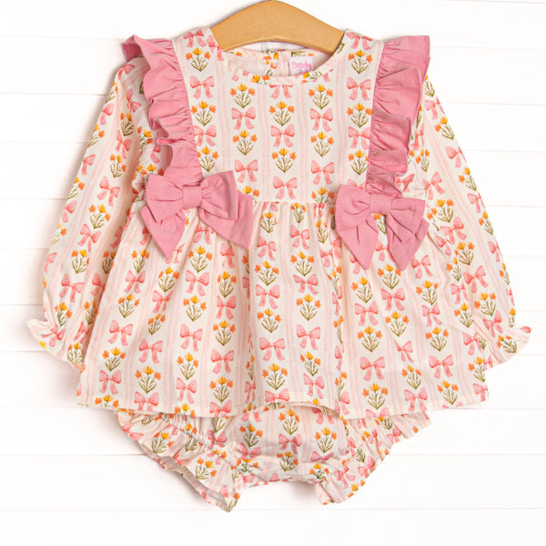  This set features pink floral and bow print, pink ruffles, and bows on the sides. Matching diaper cover to complete the set. 