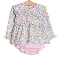  This set features a pink flower print, a picot trimmed bib collar, and a French knot poodle embroidery. Coordinating pink gingham diaper cover to match. 