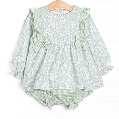  This set features a green floral print, green ruffle trim, and green bows. Coordinating green gingham diaper cover to match. 