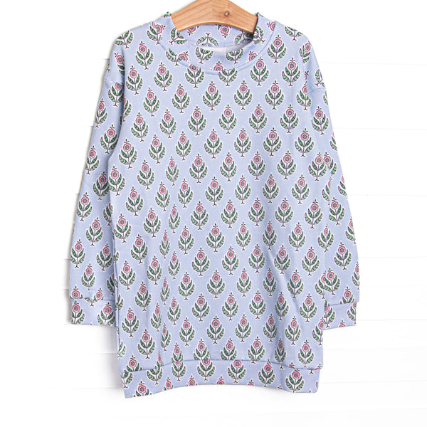  This sweatshirt features a blue floral print, a mock neck, and a cozy sweatshirt material. 