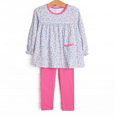  This set features a pink floral top with hot pink neck trim and a front pocket. Coordinating hot pink leggings to match. 
