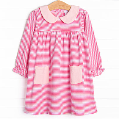  A pink Peter Pan collar, pockets and piping at the chest 