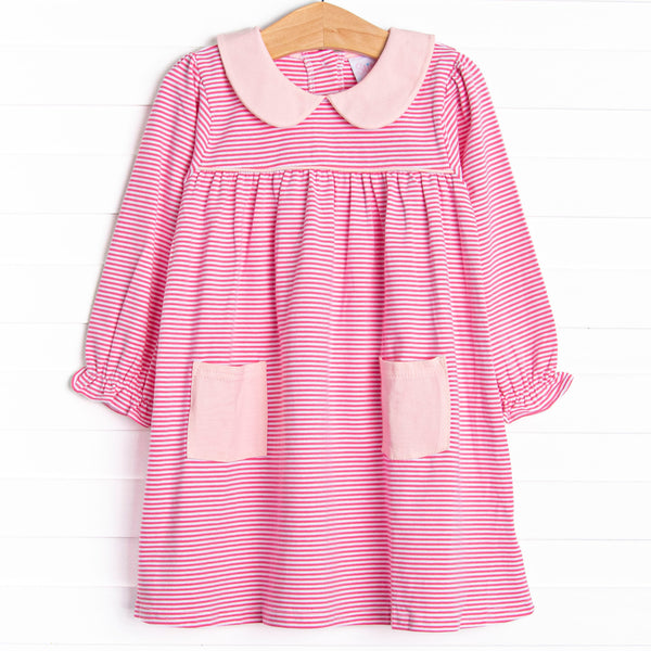  A pink Peter Pan collar, pockets and piping at the chest 