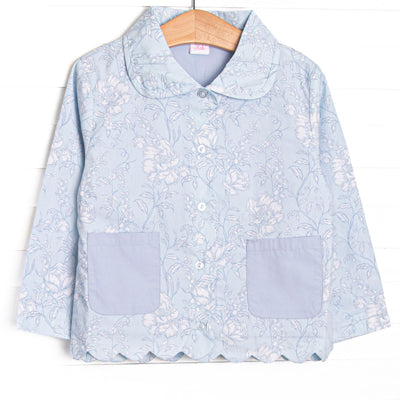  This coat features a blue floral material, a peter pan collar and trim, and scalloped trim. 