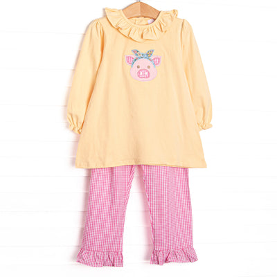  This set features a yellow top, a piglet applique, and a yellow ruffle collar. Coordinating pink gingham ruffle leggings to match. 