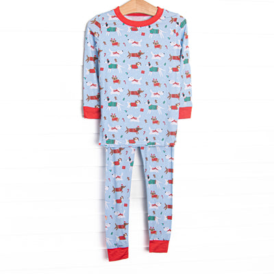 This set&nbsp;is made of the extremely soft, stretchy bamboo viscose fabric that feels like butter and features a puppy and present print.
