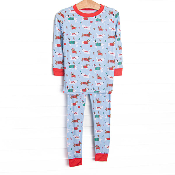This set&nbsp;is made of the extremely soft, stretchy bamboo viscose fabric that feels like butter and features a puppy and present print.