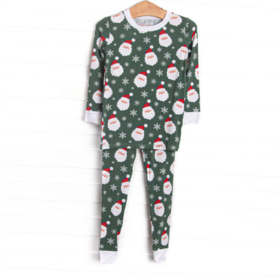 This set&nbsp;is made of the extremely soft, stretchy bamboo viscose fabric that feels like butter and features a Santa print.