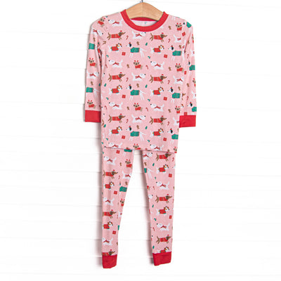 This set&nbsp;is made of the extremely soft, stretchy bamboo viscose fabric that feels like butter and features a puppy and present print.