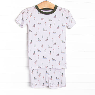 This set&nbsp;is made of the extremely soft, stretchy bamboo viscose fabric that feels like butter and features an mallard print.