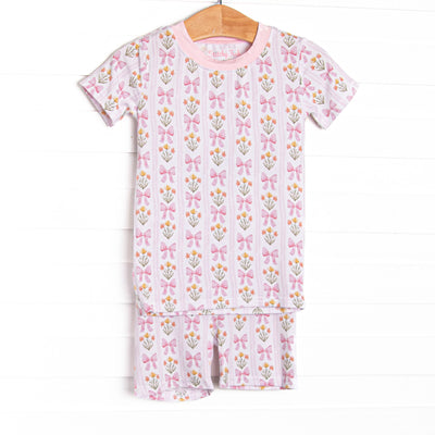  This set is made of the extremely soft, stretchy bamboo viscose fabric that feels like butter and features a pink floral print. 