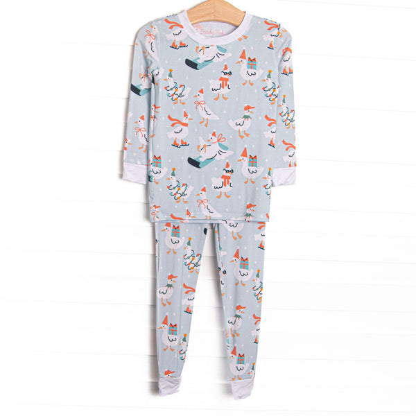 This set is made of the extremely soft, stretchy bamboo viscose fabric that feels like butter and features a mint Christmas geese print.