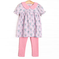  This set features a pink floral print, puff sleeves, and pink peter pan collar. Coordinating pink leggings to match. 