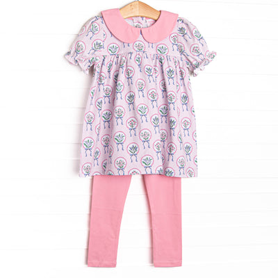  This set features a pink floral print, puff sleeves, and pink peter pan collar. Coordinating pink leggings to match. 