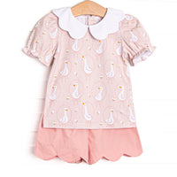  This set features a pink geese print, a white scallop collar, and short puff sleeves. Coordinating pink scallop shorts to match. 
