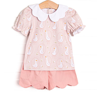 This set features a pink geese print, a white scallop collar, and short puff sleeves. Coordinating pink scallop shorts to match. 