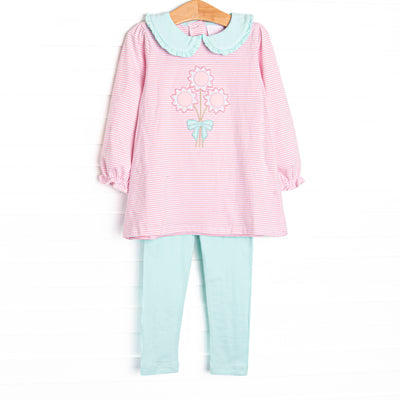  This set features pink striped fabric, floral applique, and a mint ruffle trimmed Peter Pan collar. Coordinating mint leggings to match. 